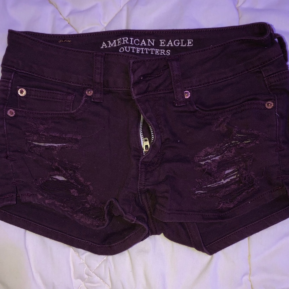 MAROON AMERICAN EAGLE DENIM SHORTS